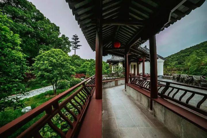 苹果Vision Pro维修费“天价”：保外维修接近2万元