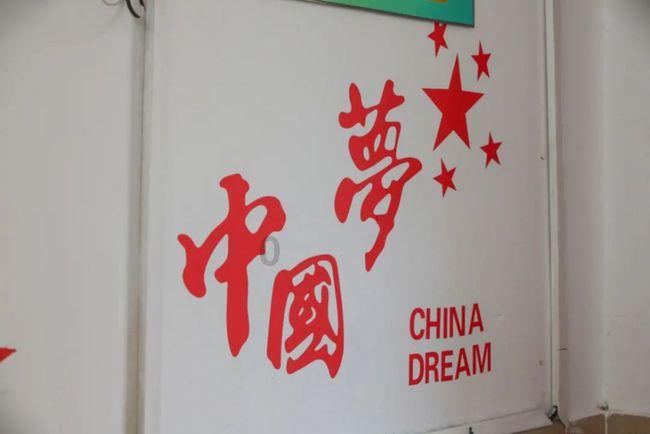 小勇士救公主