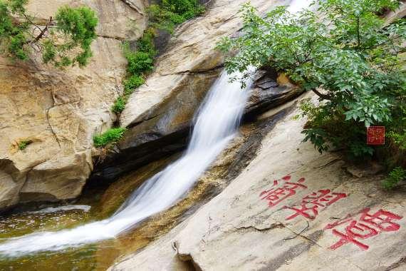 21岁战士掉进40多米深桥墩，被水泥淹没前只说：桥修好后来告诉我